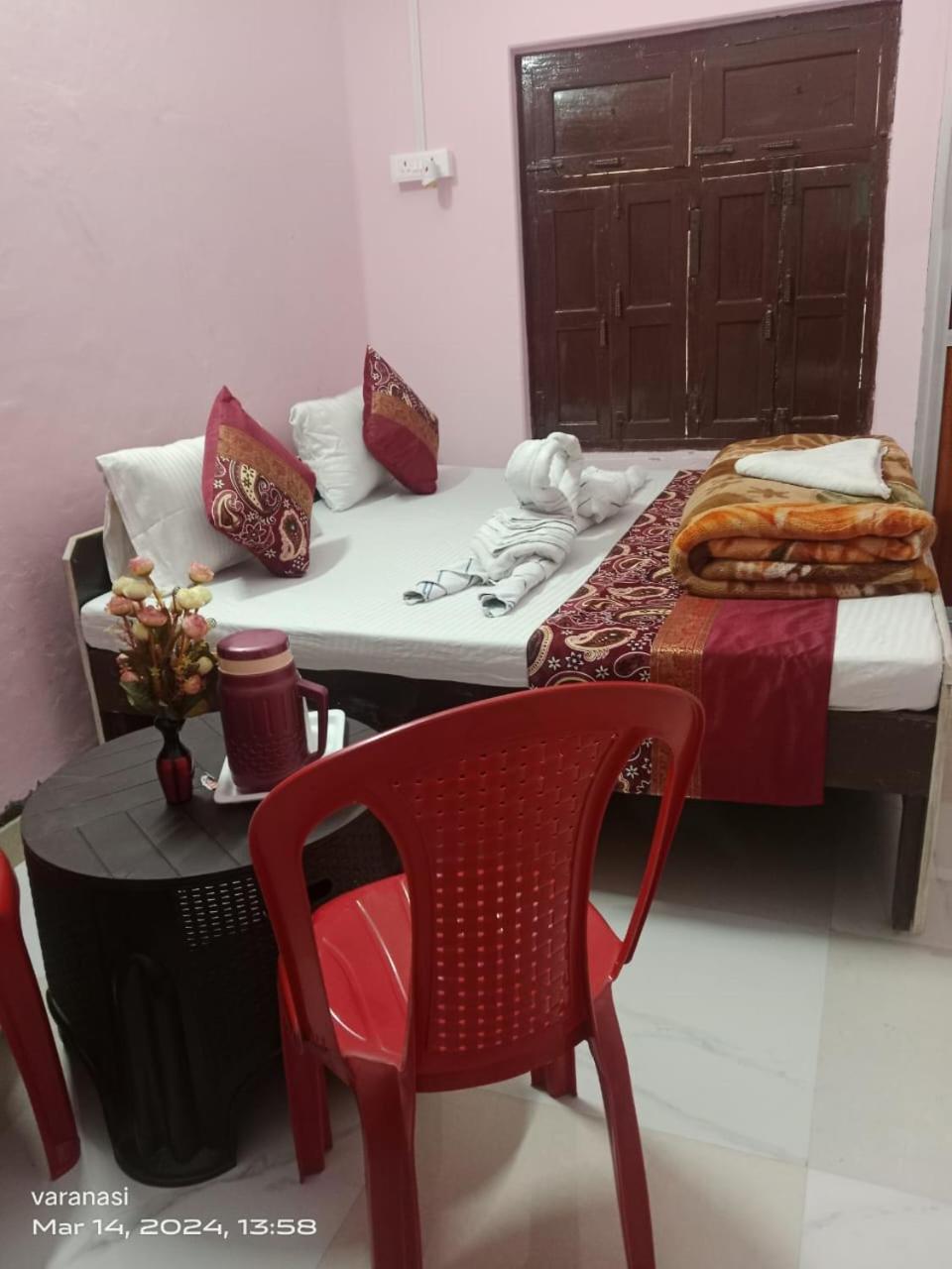 Anand Lok Varanasi Exteriör bild